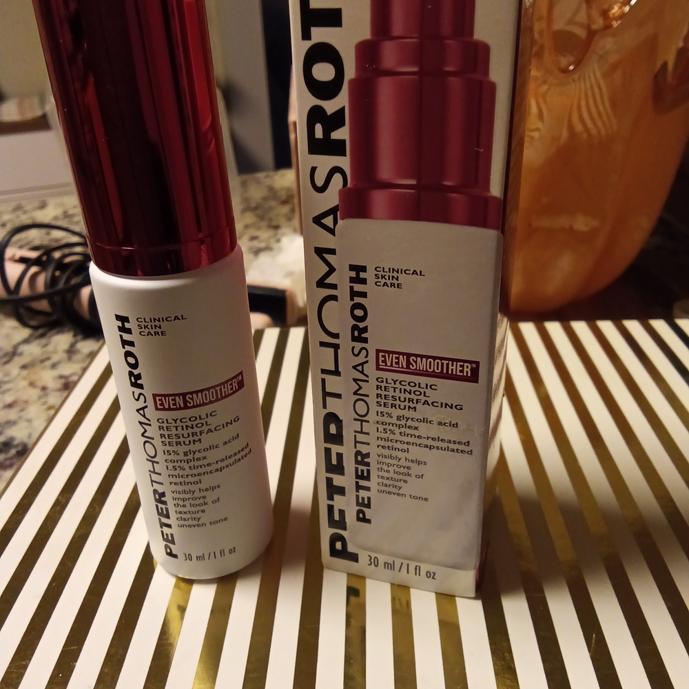 Peter Thomas Roth Even Smoother Glycolic Retinol Resurfacing Serum - Red